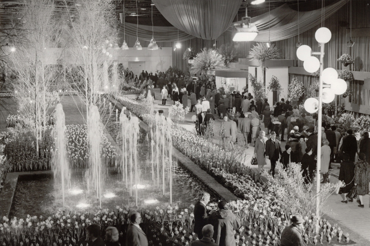 A black and white picture from the flower hall in 1973